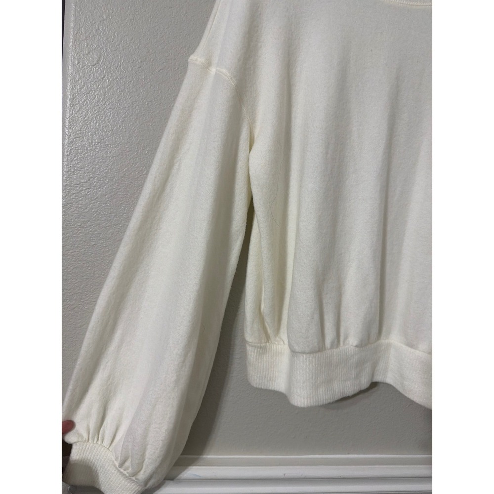 Free People Beach Cream Cozy Balloon Sleeve Crewneck Sweatshirt‎ Fuzzy Soft MED - Picture 2 of 6